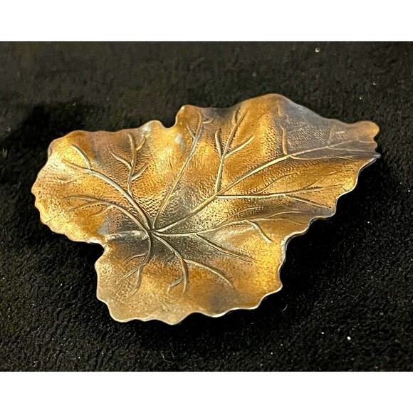 Vintage Grape Leaf Gold/ Brass Tone Scarf Clip Ring - Picture 4 of 8